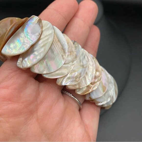 Cream and Tan Colored Mother of Pearl Shell Stretch Bracelet - Picture 2 of 9